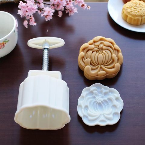 Khuôn trung thu lò xo 150g 1 mặt hoa cúc