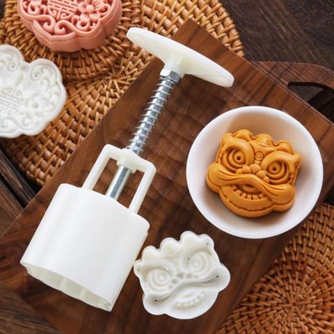 Khuôn trung thu lò xo 150gr mặt lân