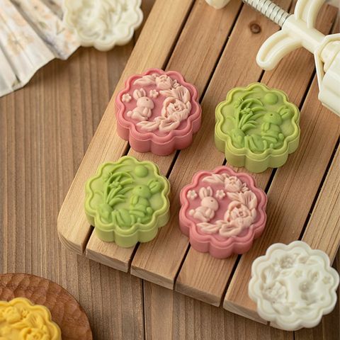 Khuôn trung thu lò xo 75g Thỏ Hoa Trăng