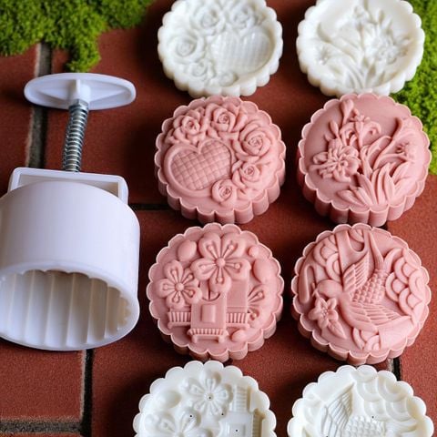 Khuôn trung thu lò xo hoa xuân 4 mặt 150g