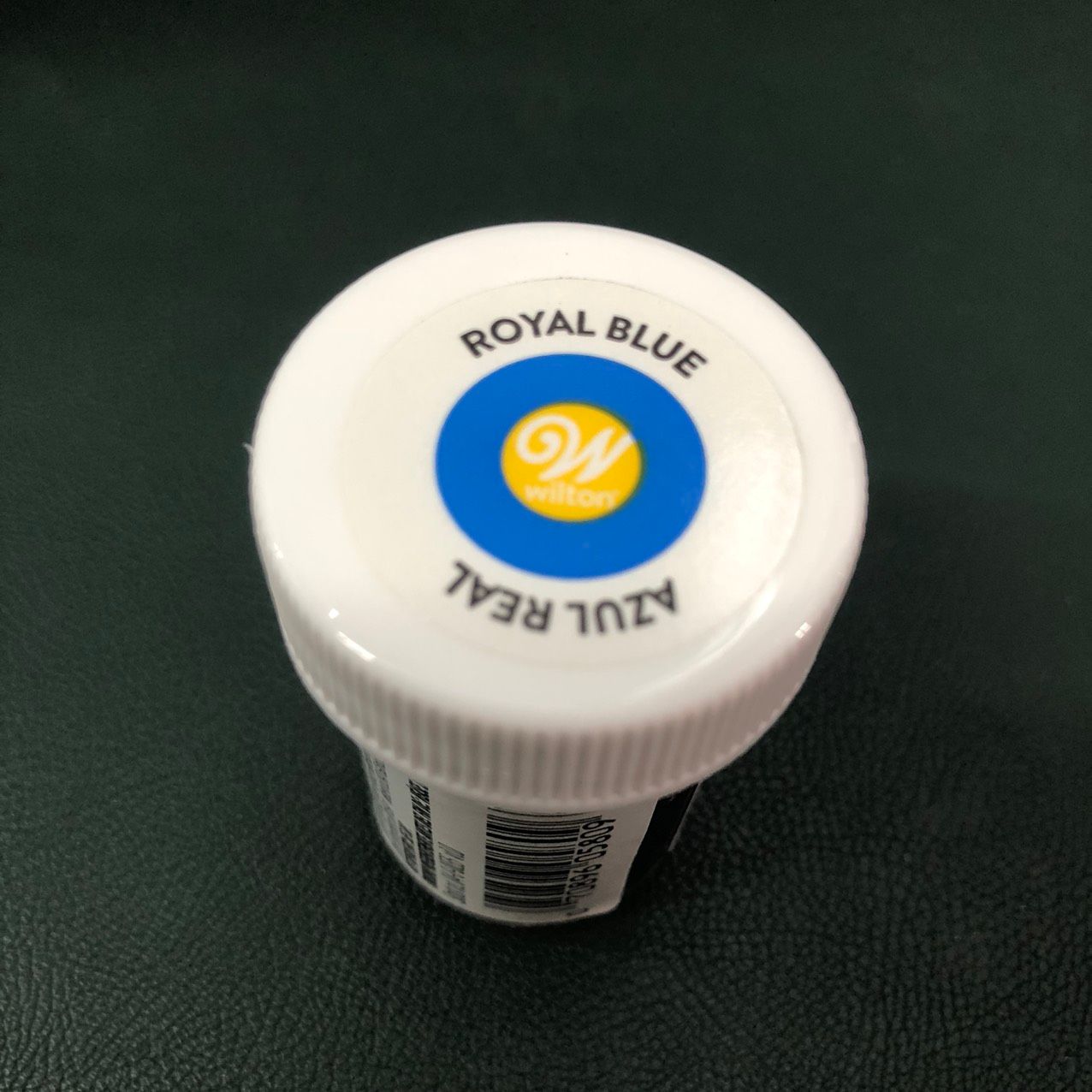 Màu Wilton royal blue (xanh hoàng gia).