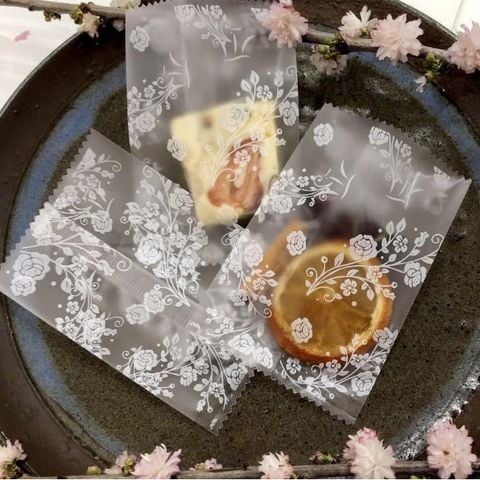 Túi bánh kẹo hàn mờ hoa hồng trắng 7x10cm