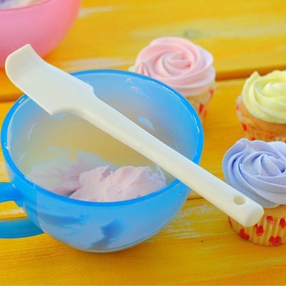 Vét trộn màu silicon đúc lưỡi cong