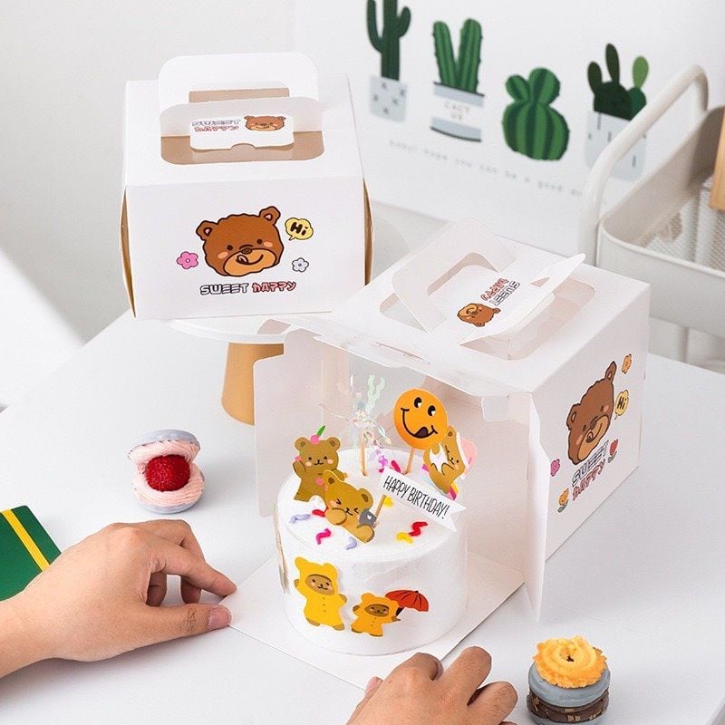 Hộp bánh kem cửa sổ 16cm Gấu Nâu