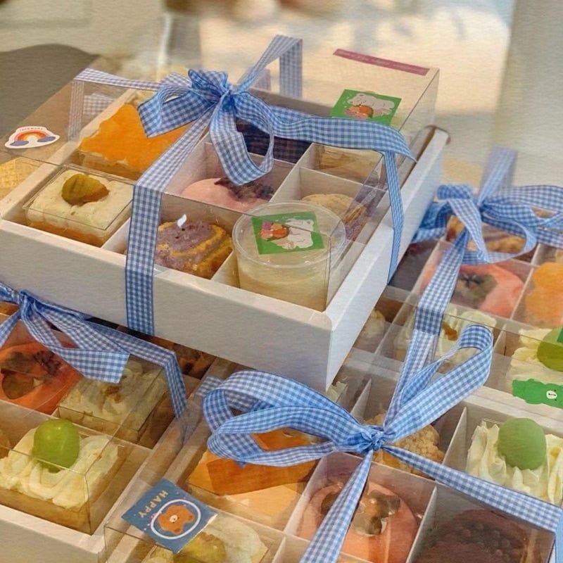 Hộp giấy trắng 9 ngăn nắp nhựa trong