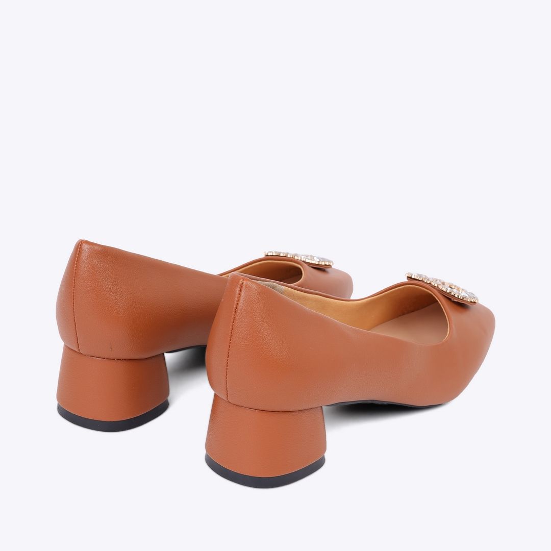  Giày cao gót nữ mũi vuông khoá hạt cườm HG.4 bò 