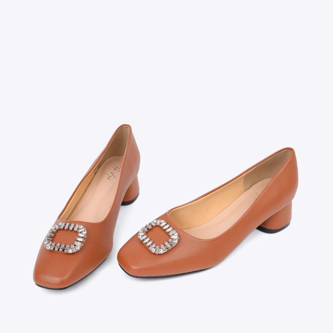 Giày cao gót nữ mũi vuông khoá hạt cườm HG.4 bò 