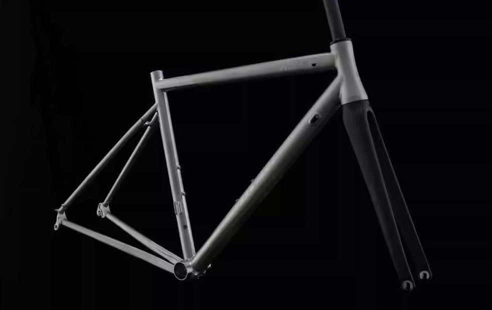 Khung sườn xe đạp Titanium Road R8C từ Hi Light (Chính hãng, bảo hành 5 năm)