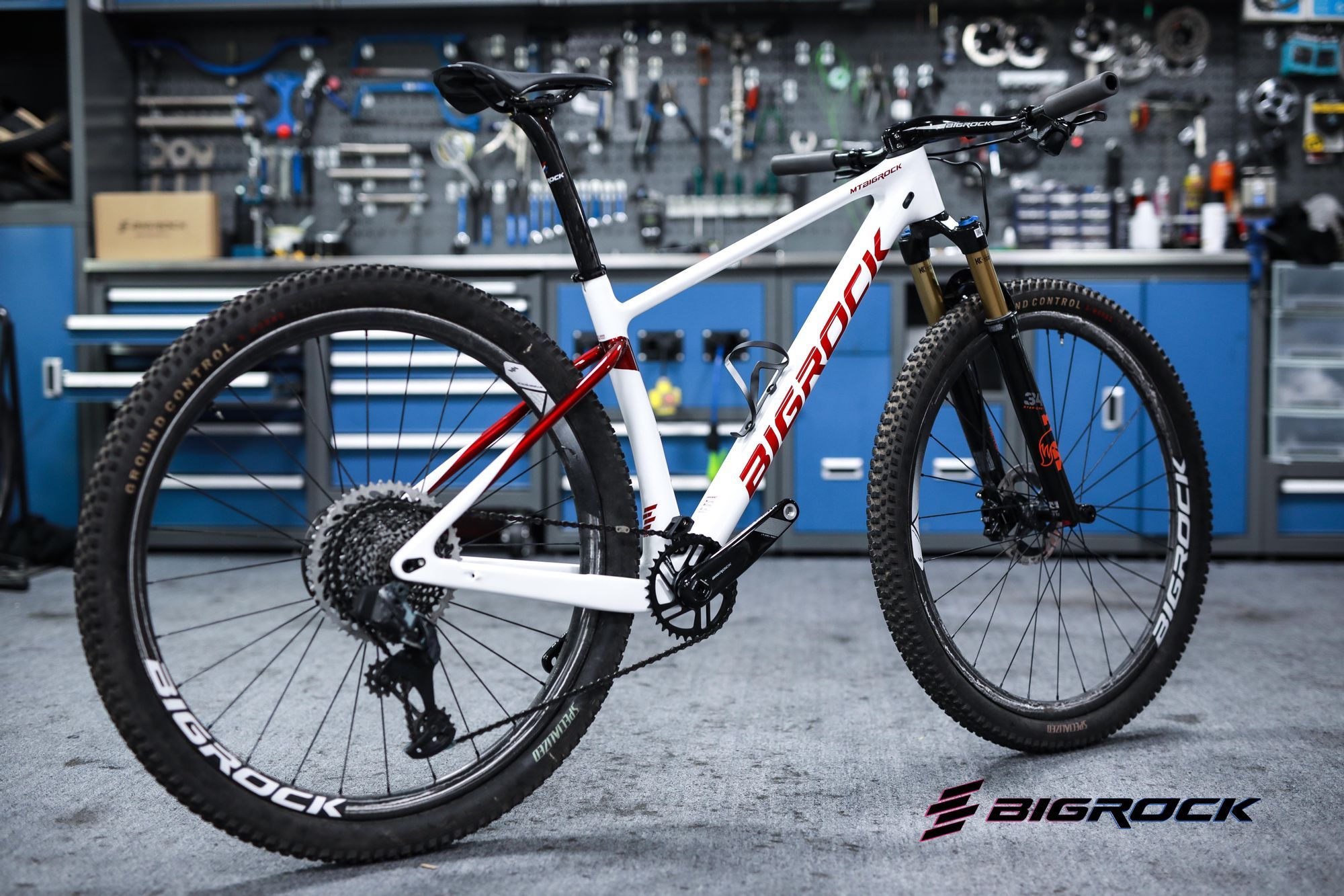 Xe đạp MTB Bigrock 29 inch Trắng - Đỏ