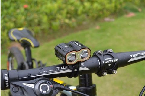  Đèn xe đạp cổng USB L073 2400 lumen 