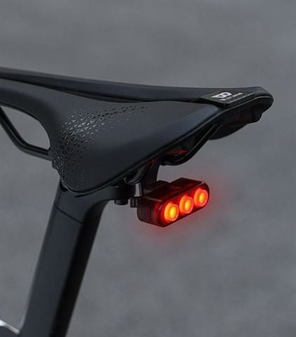  Đèn hậu xe đạp cảm biến thắng L128 
