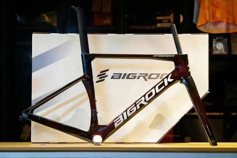  Sườn xe đạp Bigrock Road Aero Carbon - Màu Đỏ vân carbon 