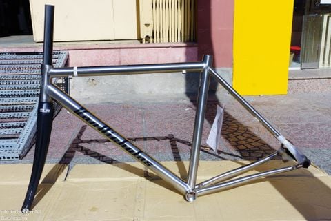  Sườn xe đạp road titanium Van Nicholas Ventus kèm phuộc carbon 