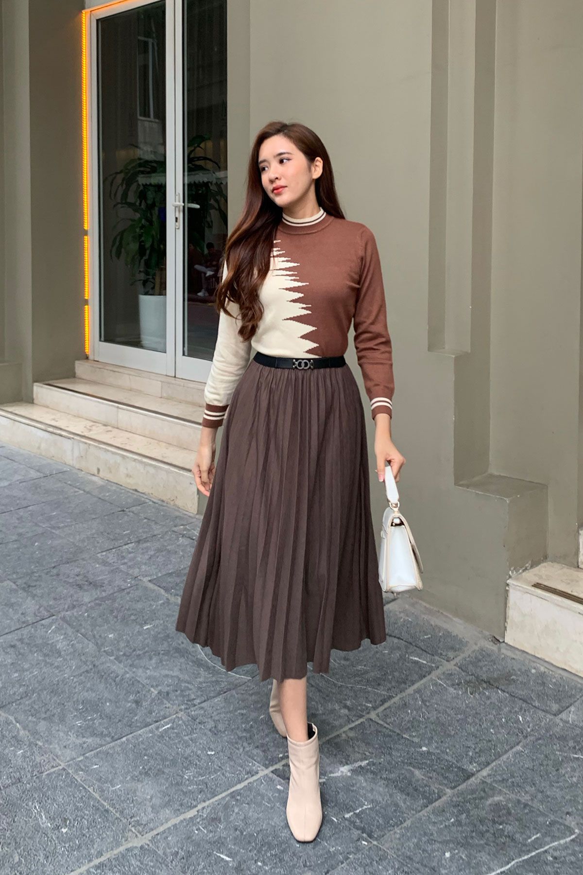 Mix áo len với chân váy xếp ly chuẩn phong cách thu đông Shopee Blog #9 Mix áo len với chân váy xếp ly chuẩn phong cách thu đông Shopee Blog