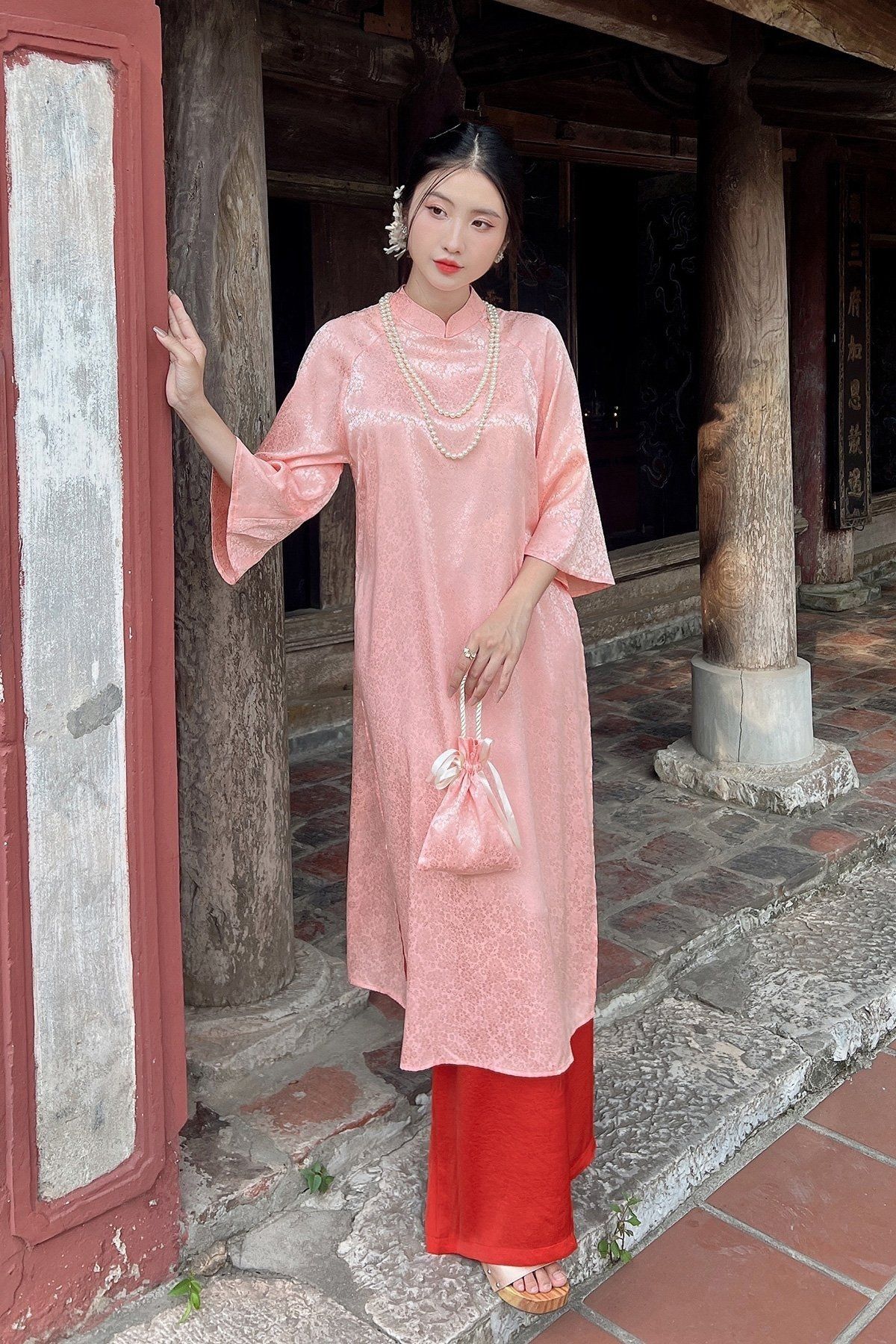 Áo dài cách tân gấm - O61A24Q023 ( Không kèm quần )