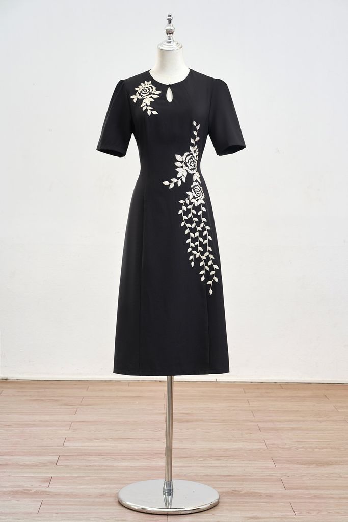 Đầm thêu hoa bổ mảnh - B63F25Q014