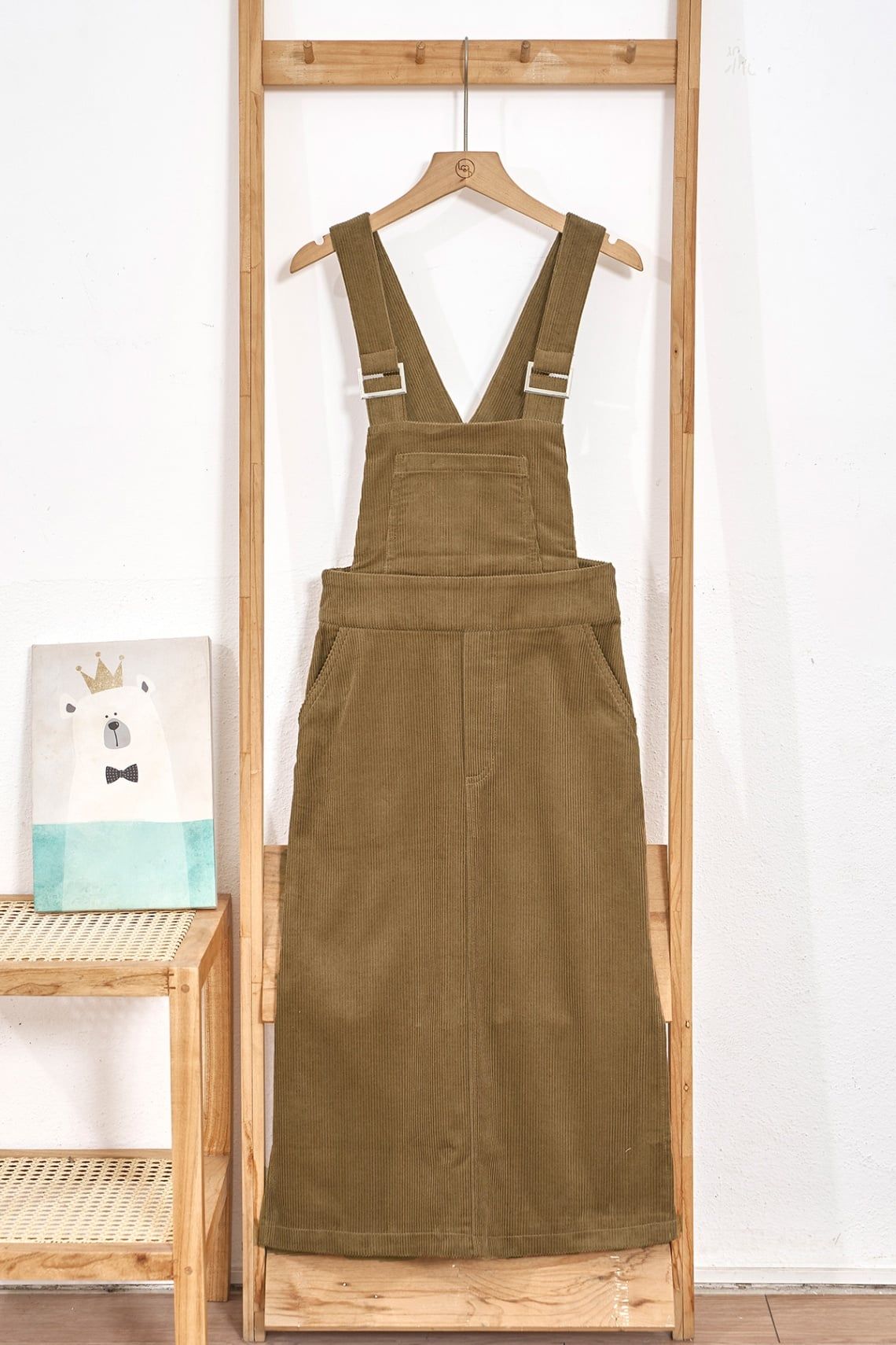 Đầm yếm xẻ gấu - H63O23T001