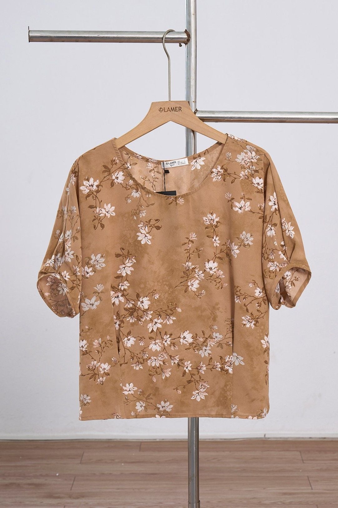 áo cổ tròn ly bung gấu - L61B23H022