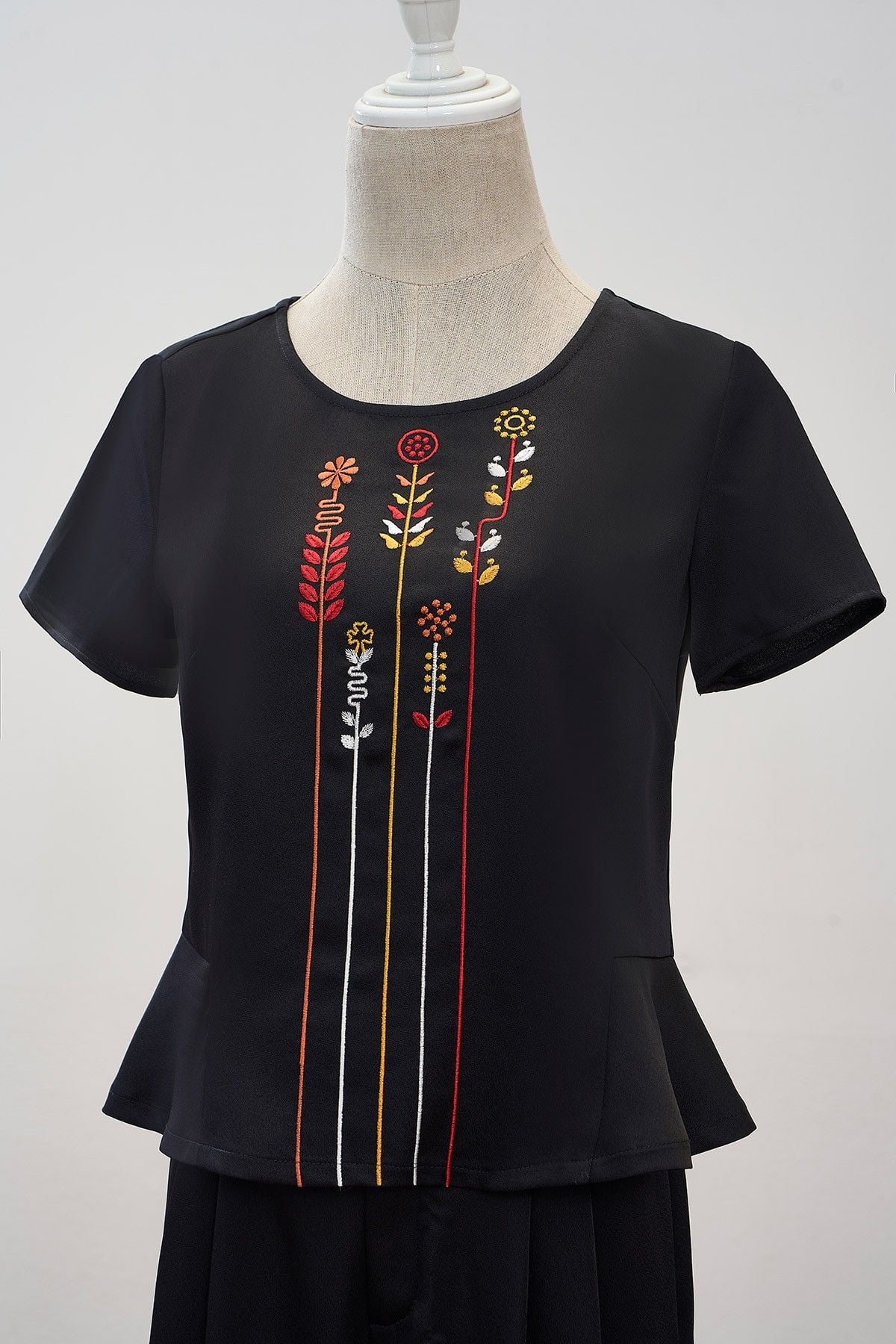 Áo thêu ngực gấu xòe - L61B24H028