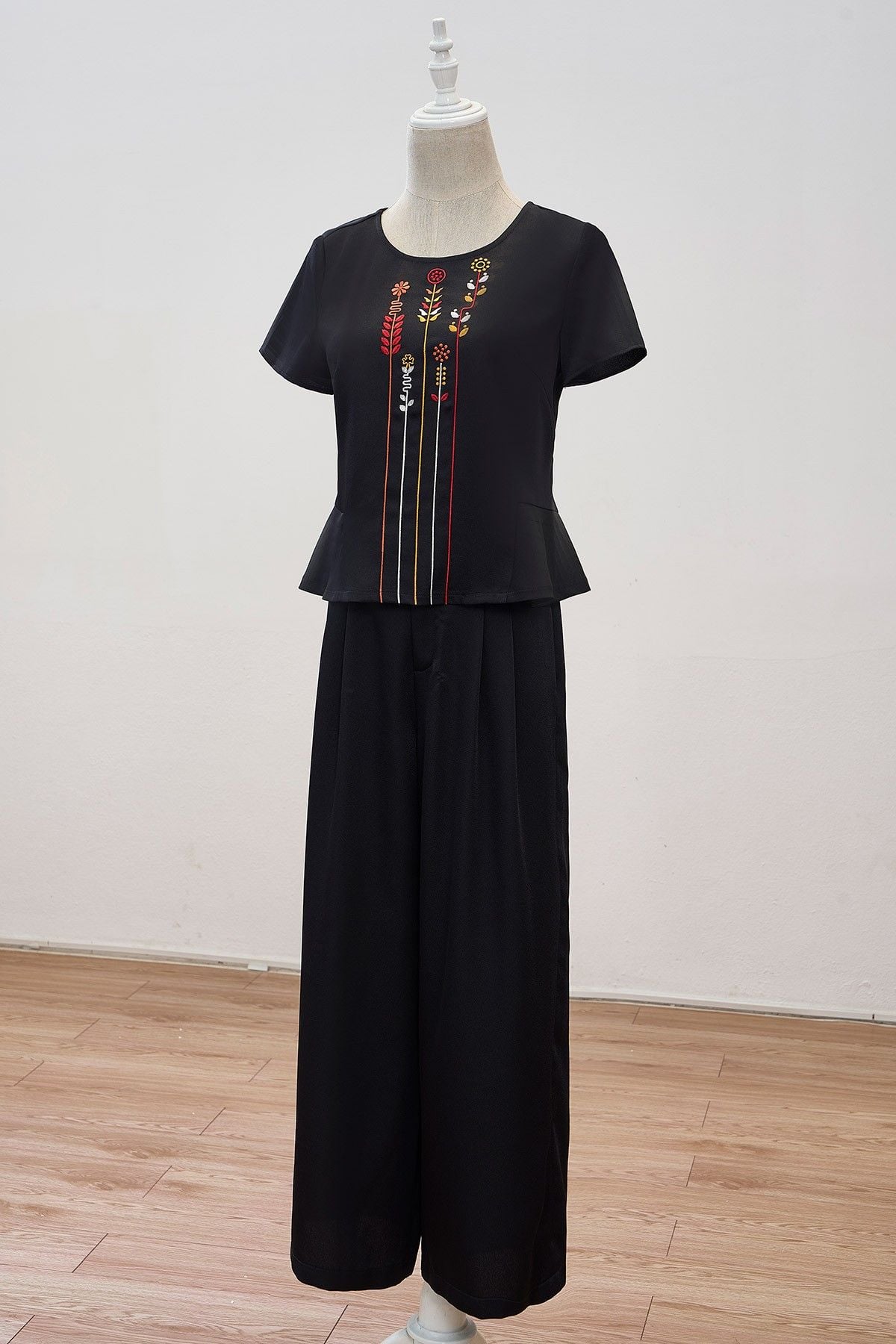 Áo thêu ngực gấu xòe - L61B24H028