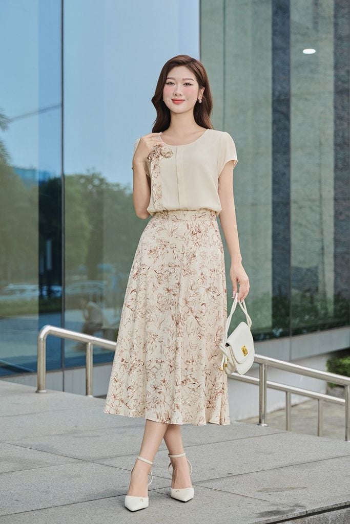 Áo đính hoa quấn - L61B24H042