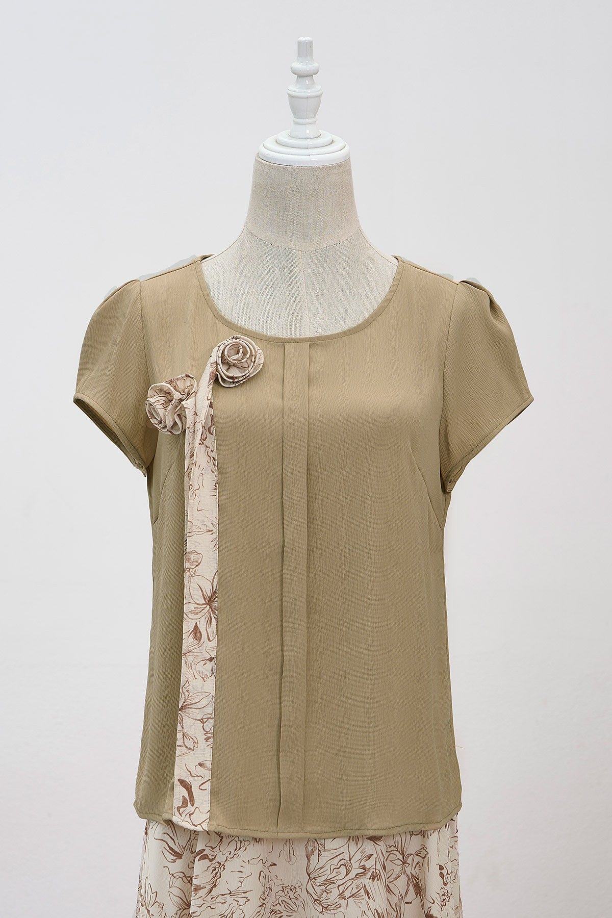 Áo đính hoa quấn - L61B24H042