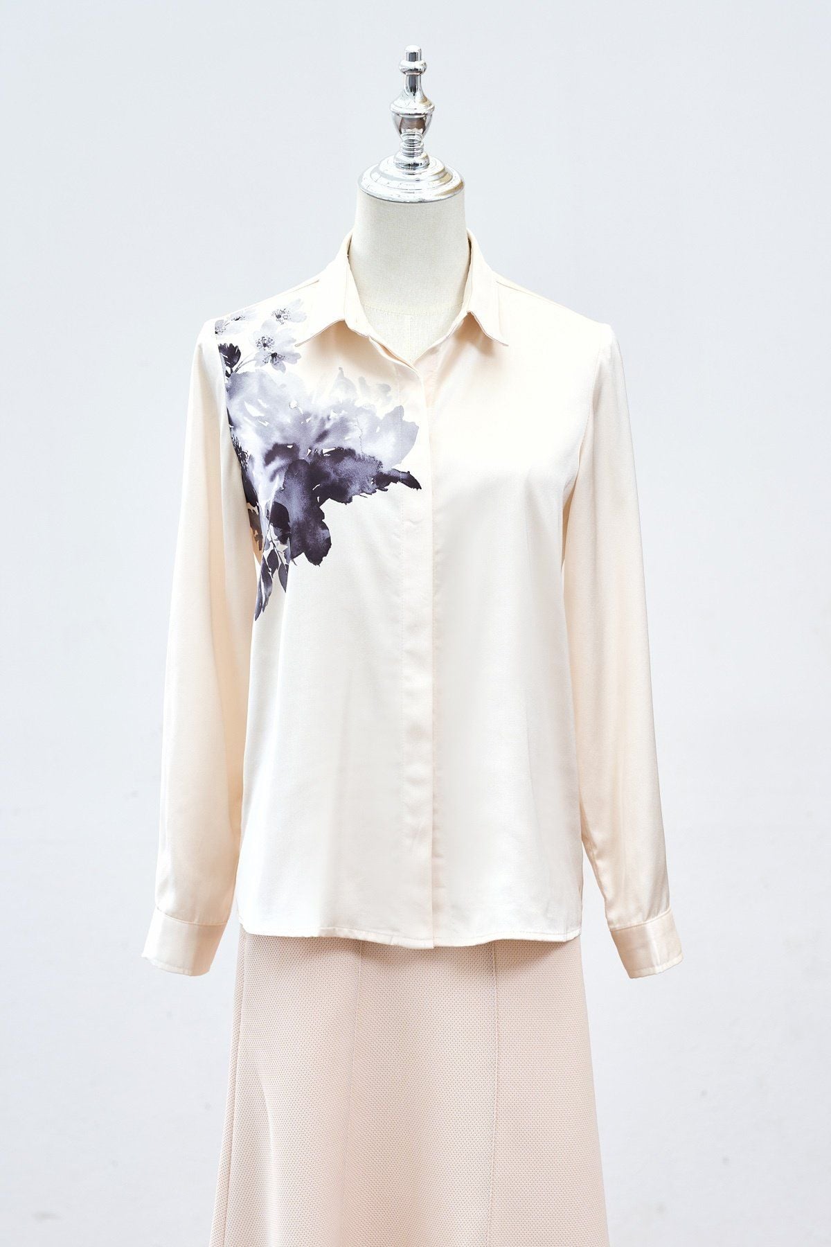 Áo sơ mi cổ đức in hoa vai - L61H25Q005