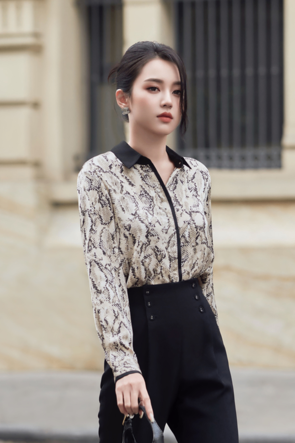 Áo sơ mi lụa họa tiết phối cổ  - L61H25Q006