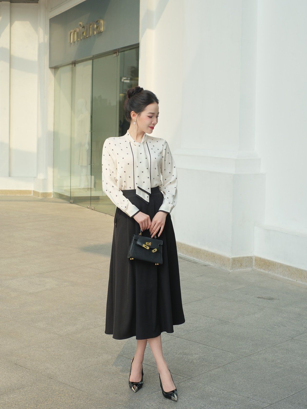 Áo sơ mi lụa cổ nơ - L61H25Q007