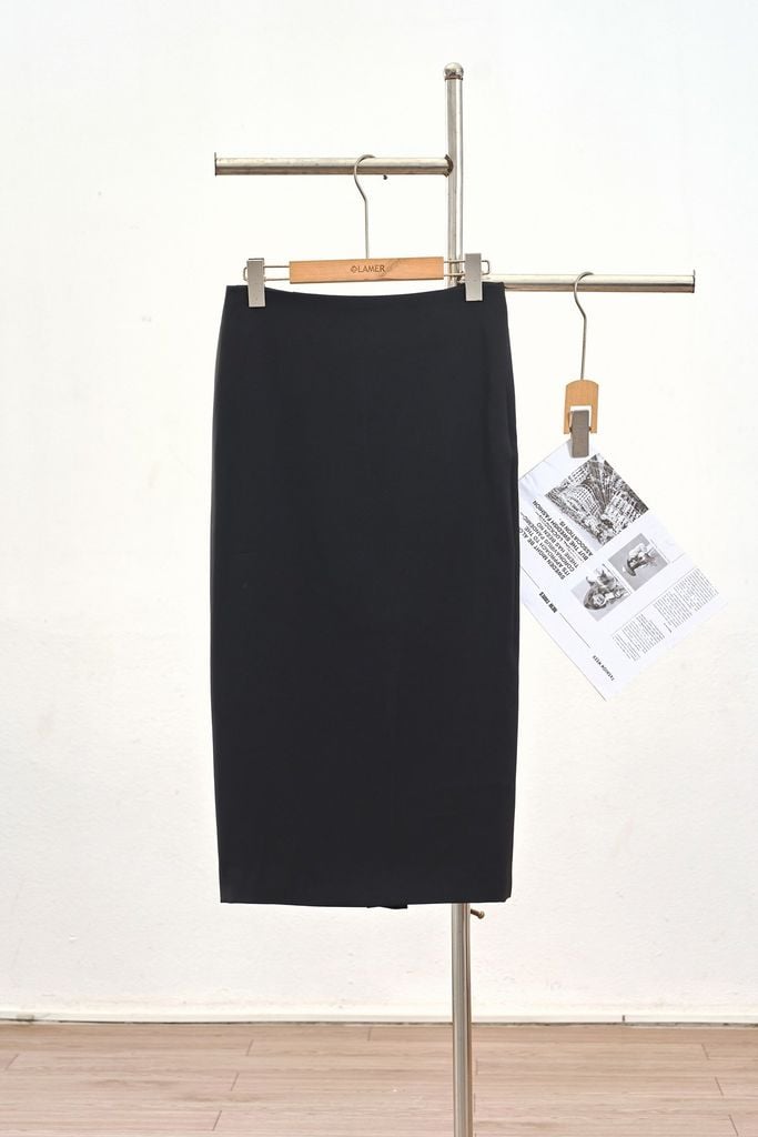 Chân váy bút chì xẻ sau - L62I25Q010
