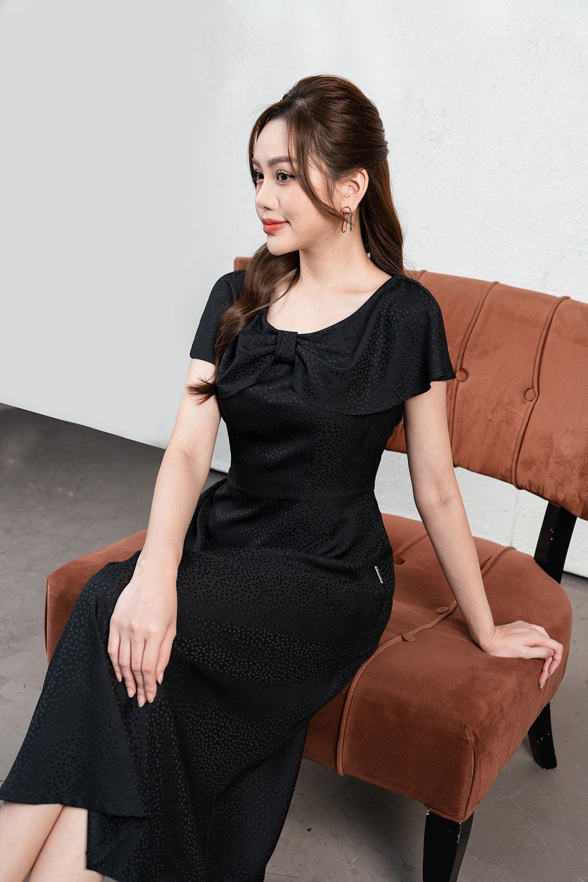 Đầm xòe nơ phủ vai - L63L23H007