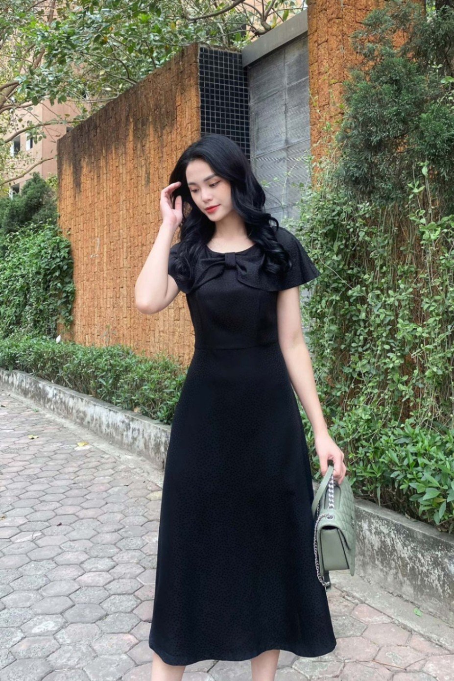 Đầm xòe nơ phủ vai - L63L23H007