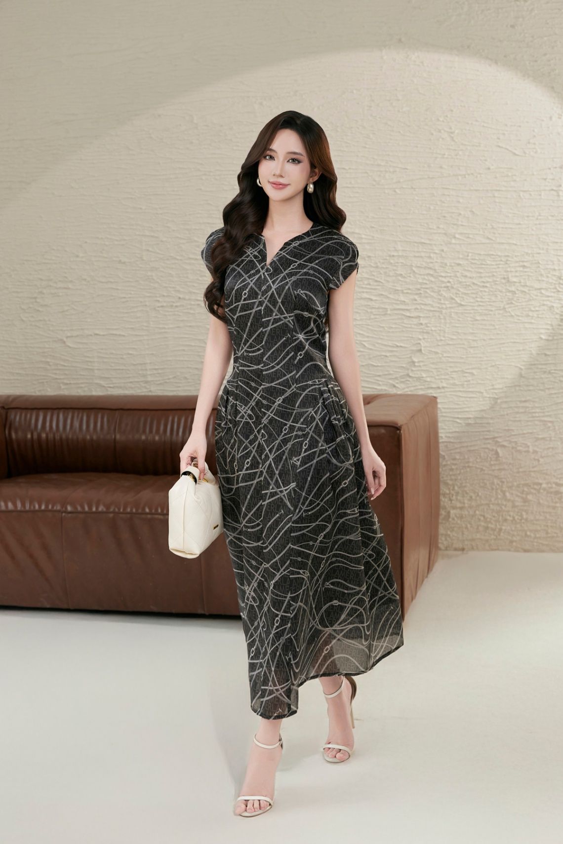 Đầm xòe xếp ly hai bên cổ xẻ V - L63L25H034