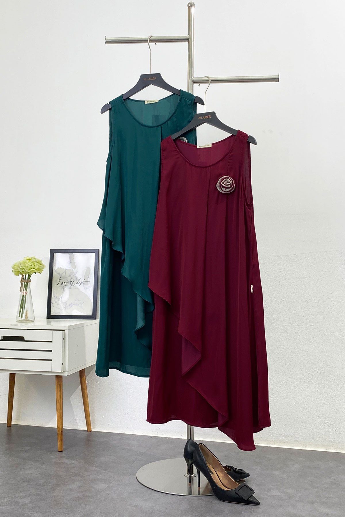 Đầm suông xếp ly hoa ngực  - L63T23H008