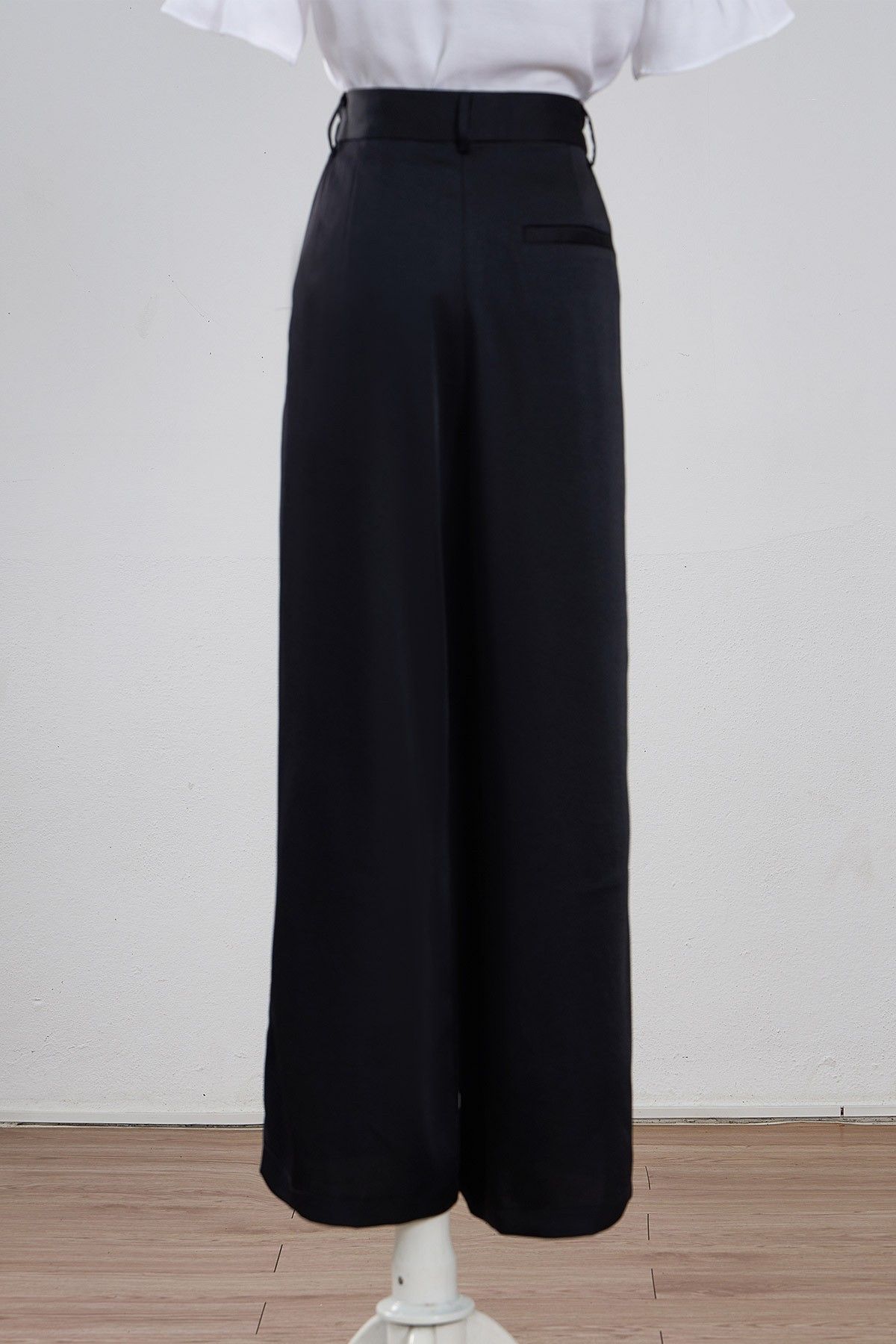 Quần ống rộng - L64W24H004