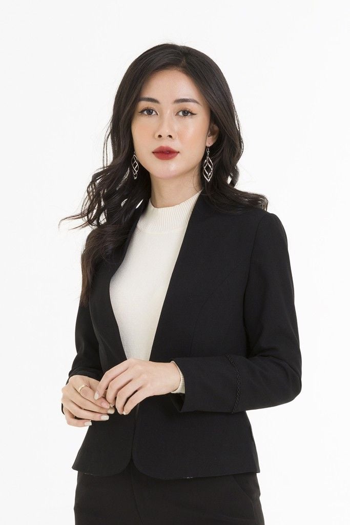 Phái Mạnh Cuốn Hút Với Vest Đen Cổ Tàu