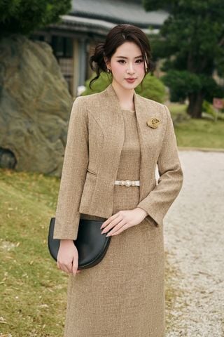 Áo vest cổ leo cài hoa - L65B24T022