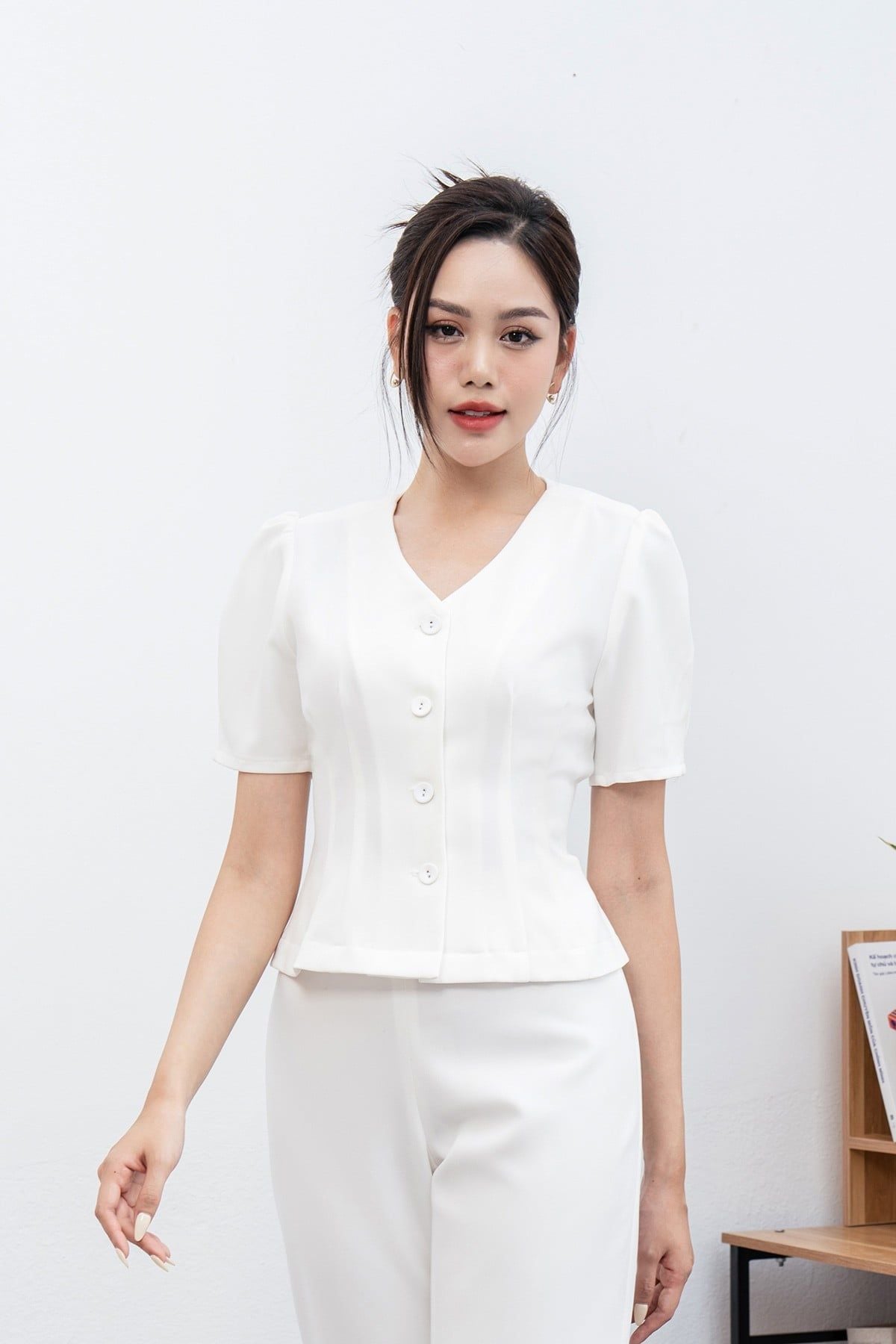 Áo tay ngắn cổ tim chiết ly - L65D24Q001