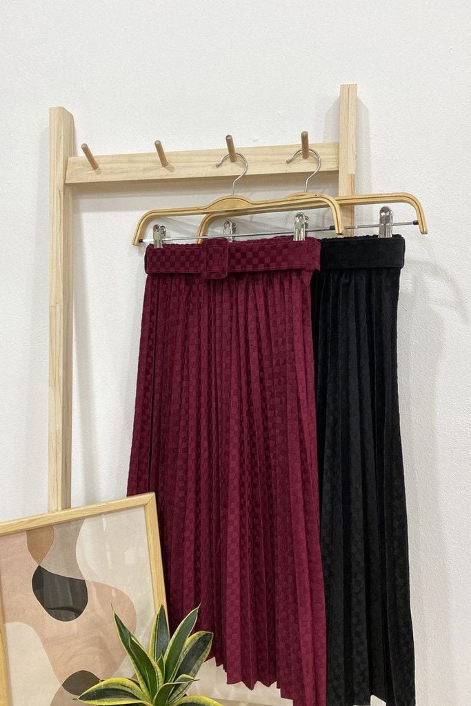 Chân váy dập ly nhung ô đai rời - N62L22Q005