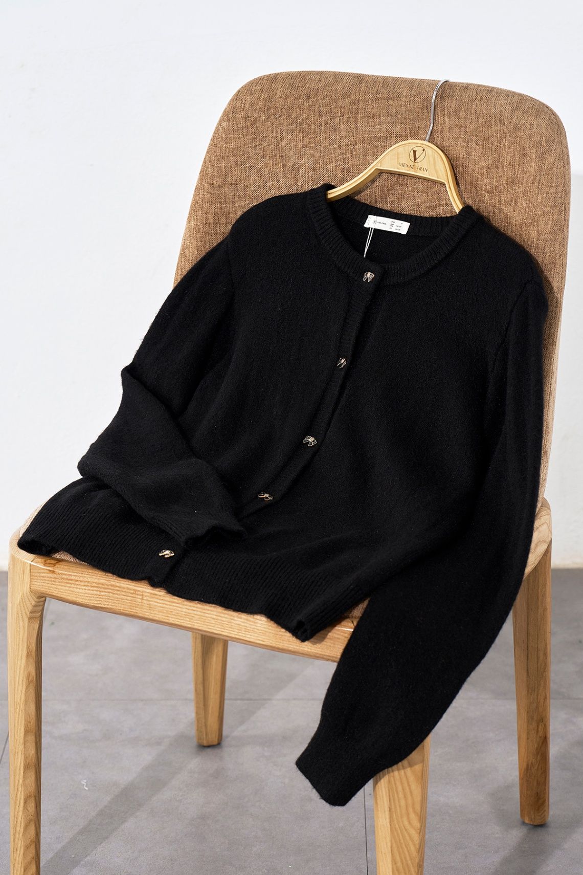 Áo len cardigan đính nơ - N65C24T068