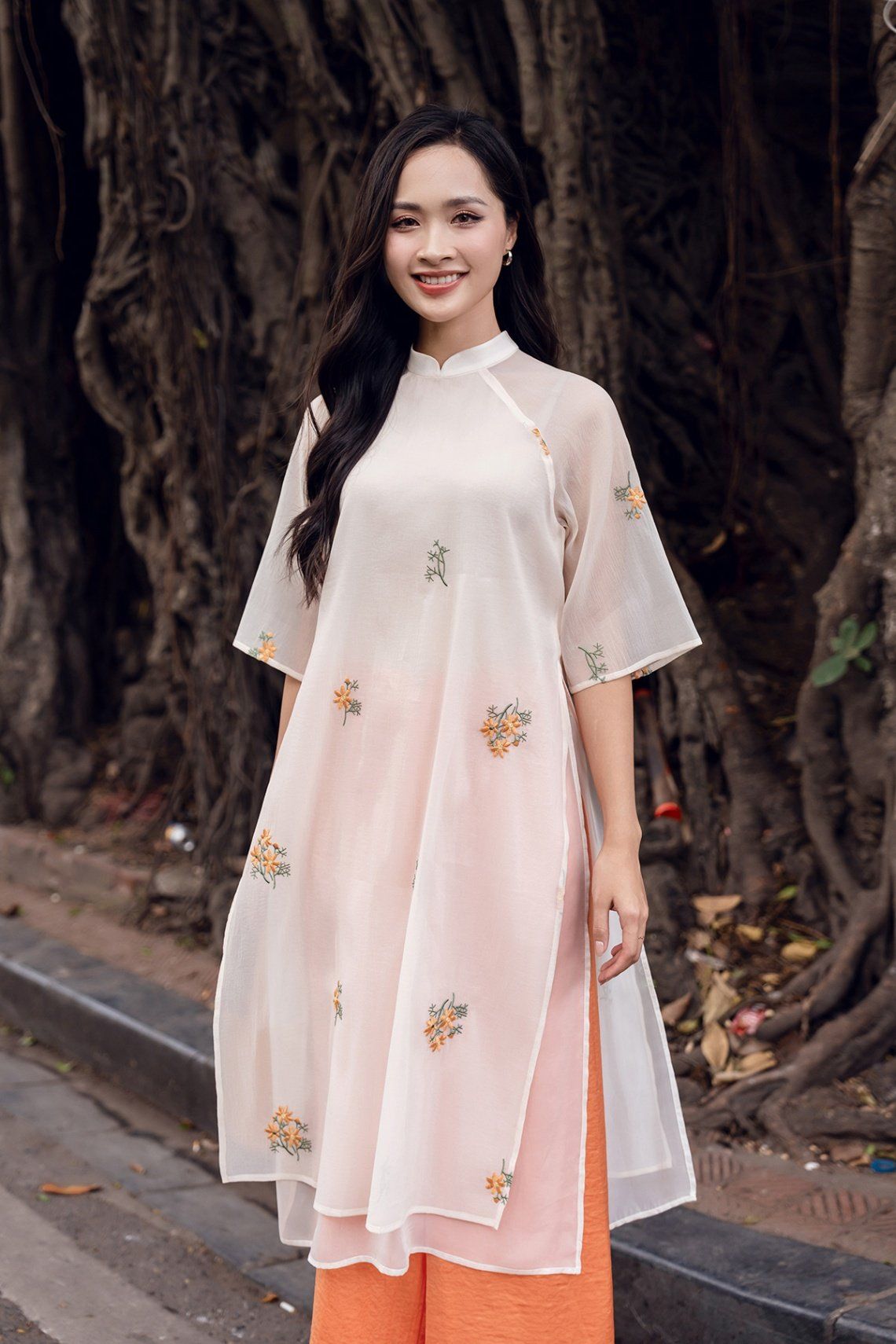 áo dài cách tân 2 tà thêu hoa - O61A24Q011 ( Không kèm quần )