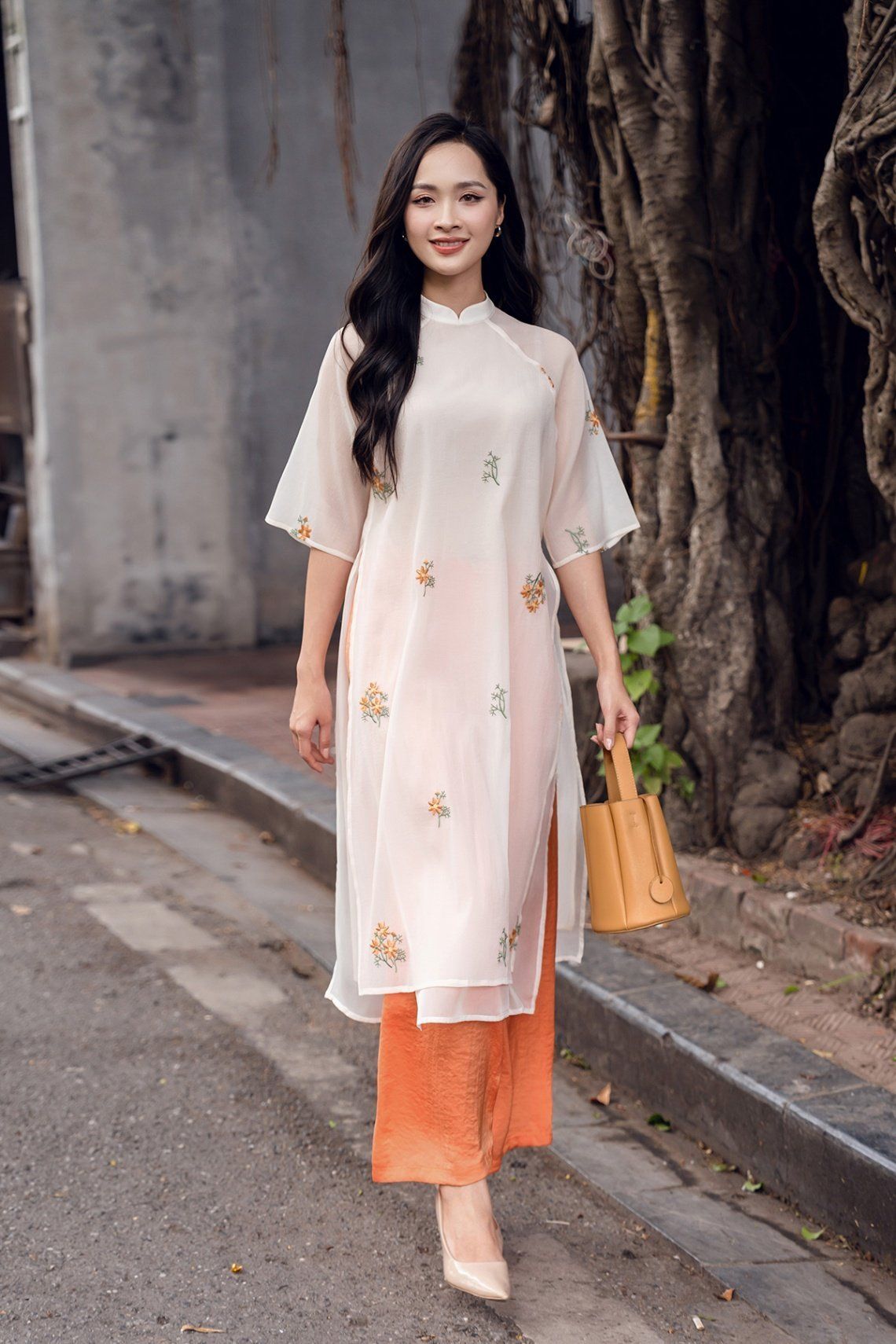 áo dài cách tân 2 tà thêu hoa - O61A24Q011 ( Không kèm quần )