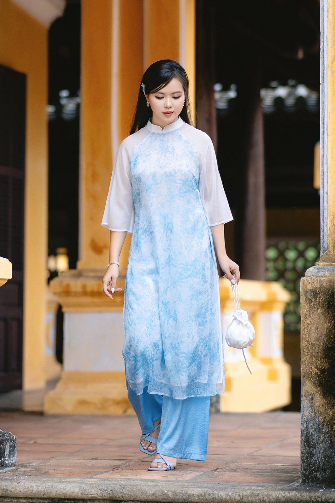 Áo dài cách tân phối tay - O61A24Q025 ( Không kèm quần )