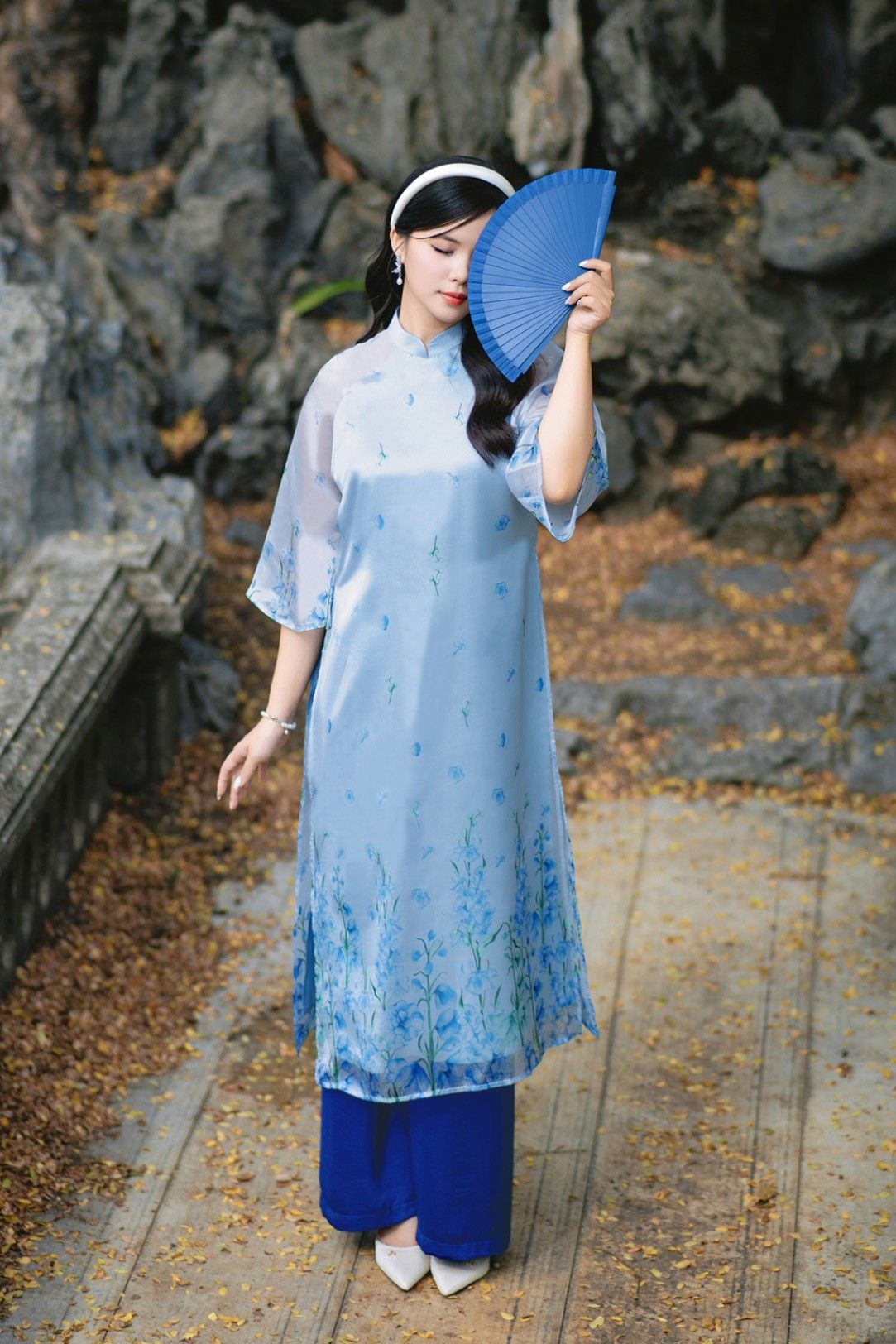 Áo dài cách tân hoa chân - O61A24Q027 ( Không kèm quần )