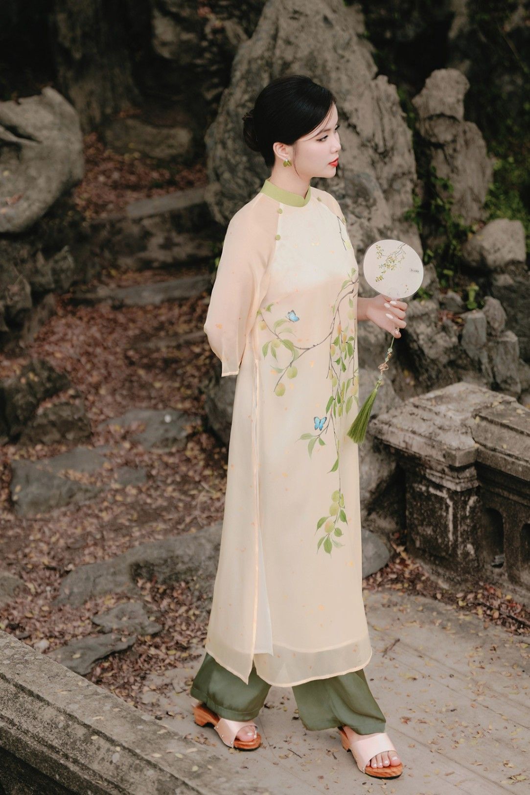 Áo dài cách tân Lục Yên  - O61A24Q028 ( Không kèm quần )
