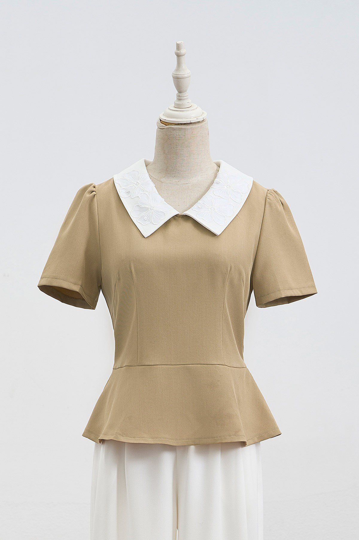 Áo peplum cổ phối đính hoa - O61B24Q016
