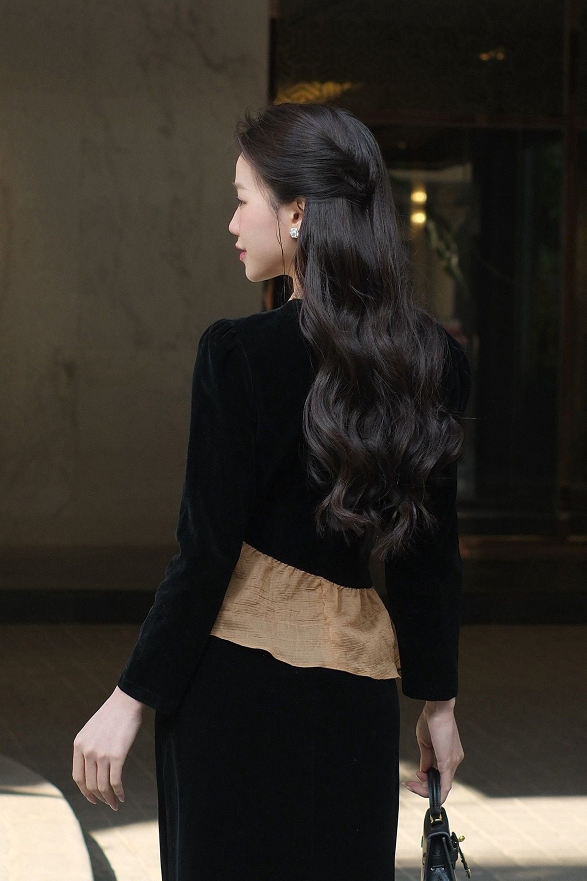 Áo nhung phối bèo dài tay - O61B24T002