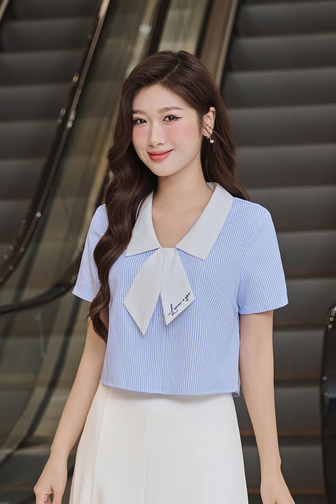 Áo sơ mi croptop phối cổ nơ - O61H24H021