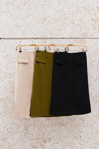 Chân váy midi 2 nắp túi - O62T24Q024