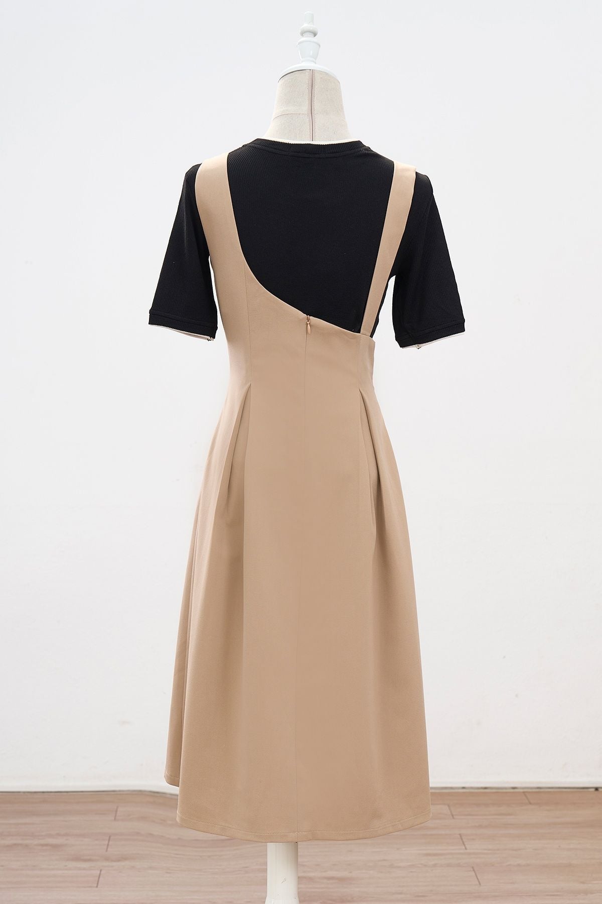 Đầm yếm lệch vai - O63L24Q014